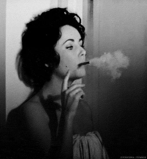 elizabeth-taylor-cigarette