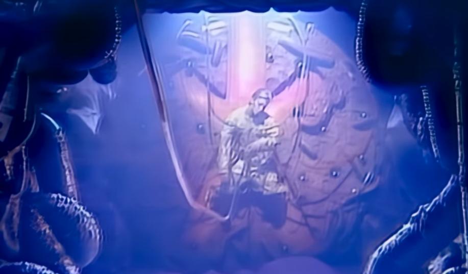 David Bowie in Ashes To Ashes